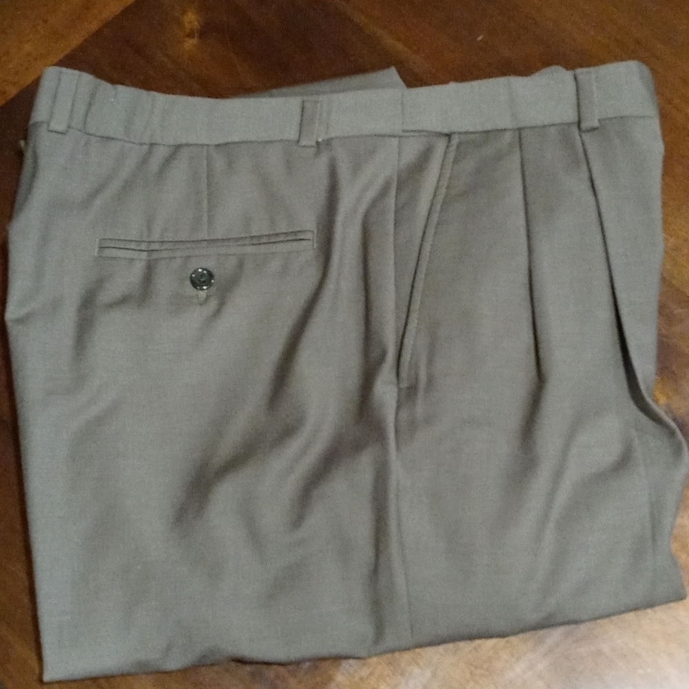 Lands End men's pleated dress pants size 38×30 Olive